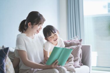 【初心者ママ必見】英語教材の学ぶタイミングと選び方をわかりやすく解説